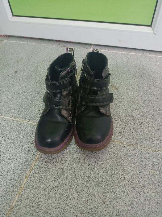 Қыз баланың аяқ киім сатылады