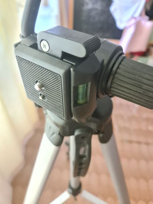 Продам Штатив Continent C1