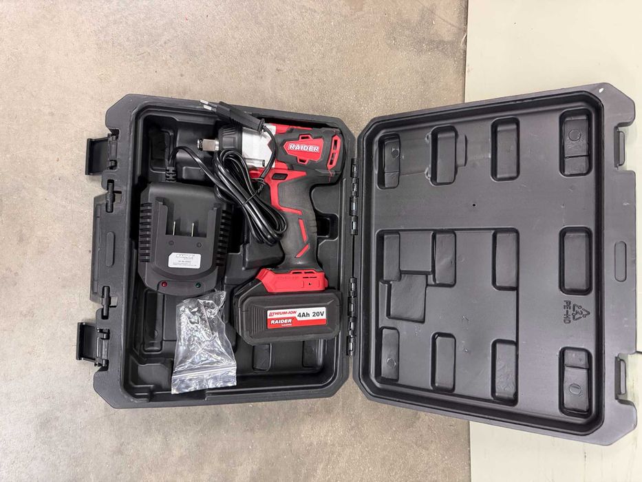 031301	Гайковерт акум. 20V 4Ah 320Nm безчетков в куфар RDI-IBW01
