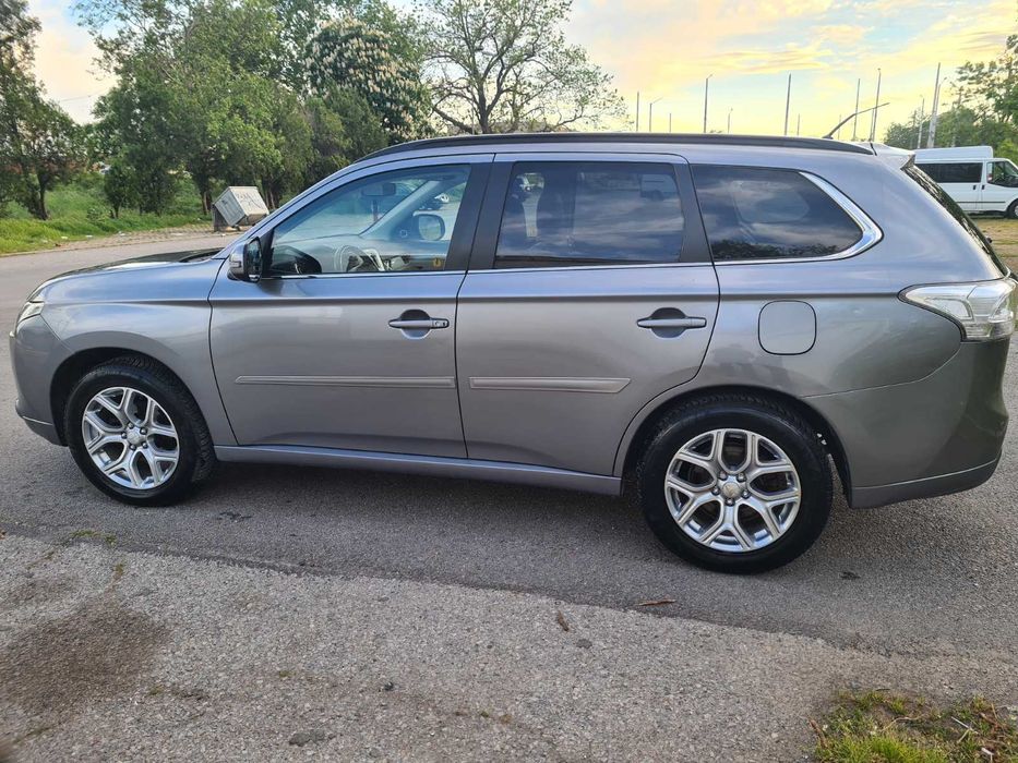 Продавам Mitsubishi OutlandeMitsubishi Outlander PHEV –
Автомобилът е изключително запазен както отвън, така и отвътре. Поддържан е