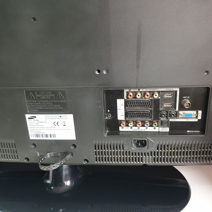 Televizor Samsung cu talpa detasabila