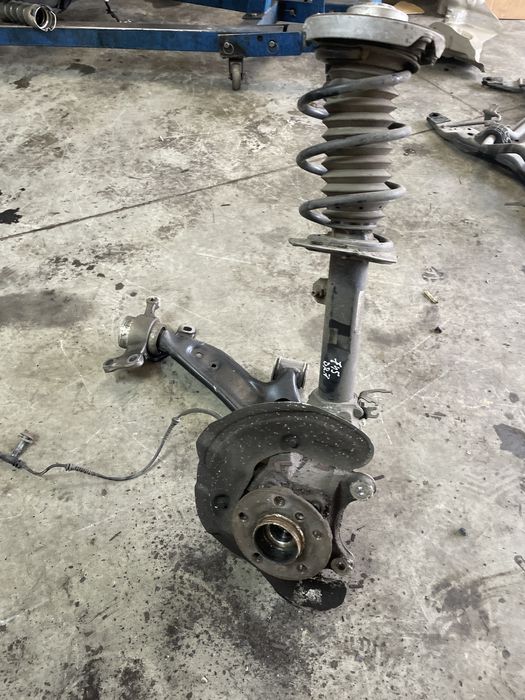 fuzeta cu amortizor dreapta fata bmw seria 2 f45 2.0 motorina 2016