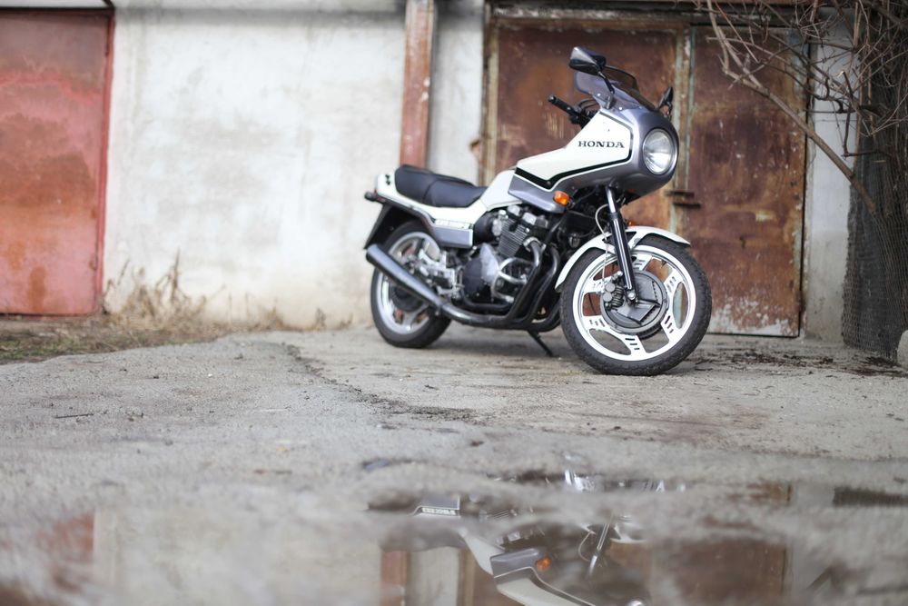 Vând sau schimb Honda Cbx 550 f2