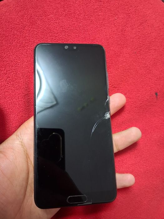 Продавам Huawei P20 Pro Заключен