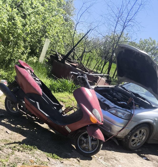 Dezmembrez Yamaha majesty 125cc