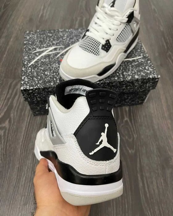 Jordan 4 Military Black - La reducere