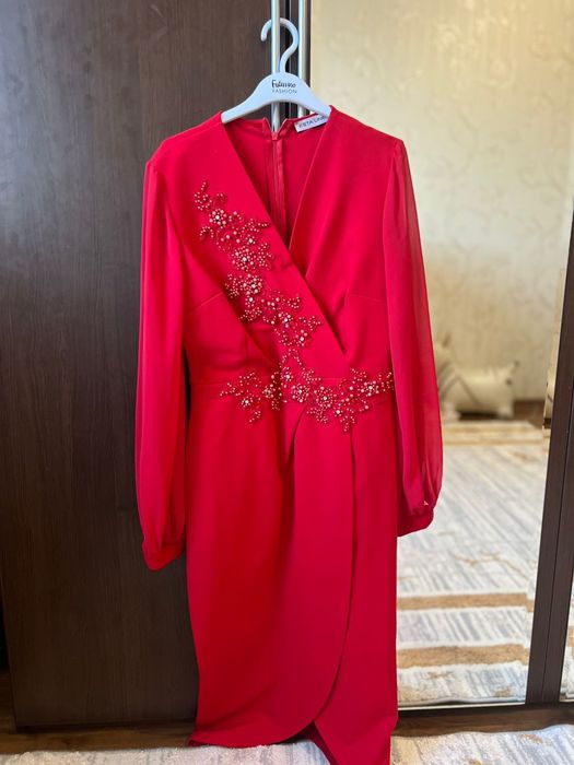 платья все по 3500 тг