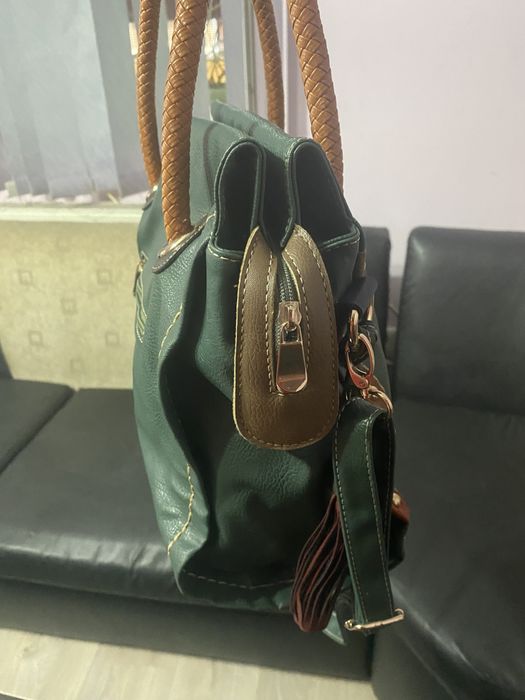 Geanta de umăr cu curea reglabilă