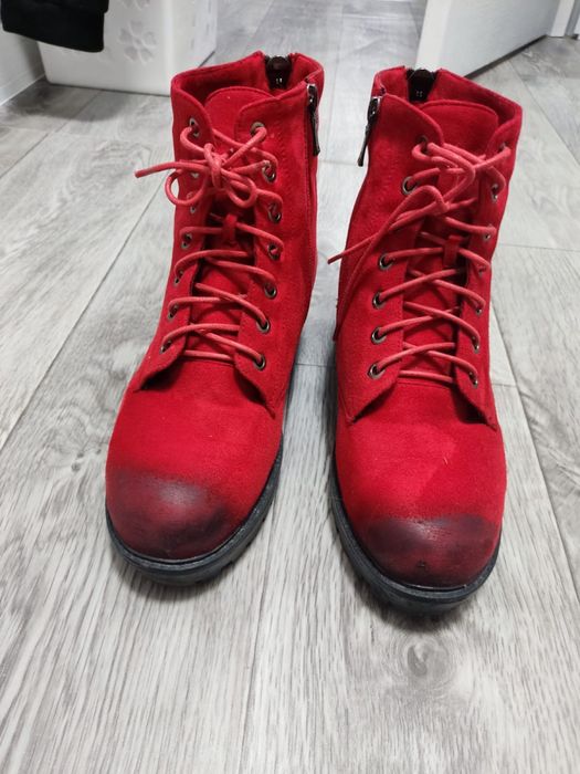 Продам женские ботинки