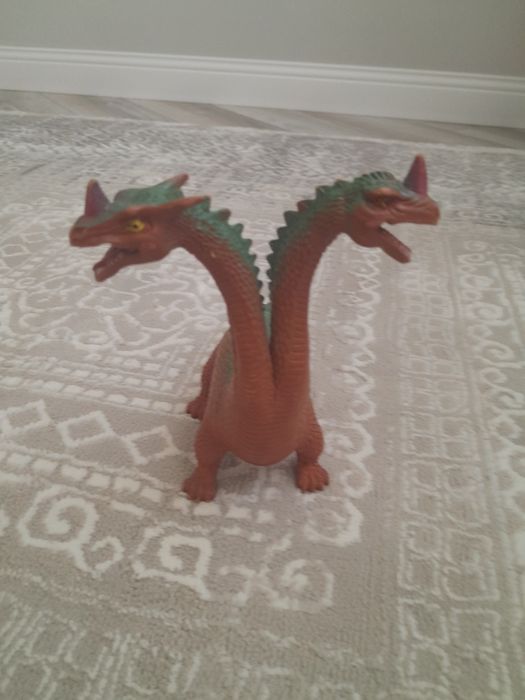 Динозавр и дракон