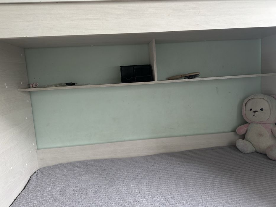 Двухярусный кроват