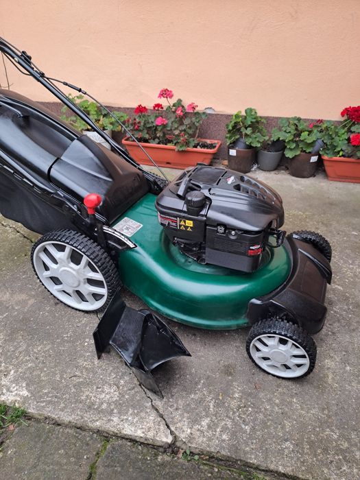 Masini de tuns iarba