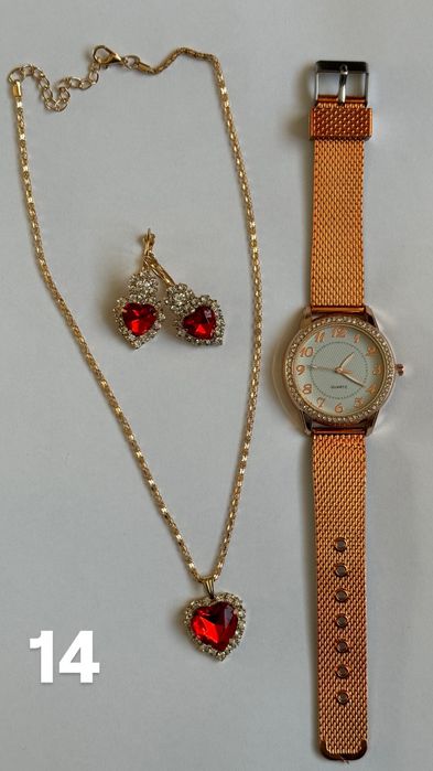 Женские часы с украшениями