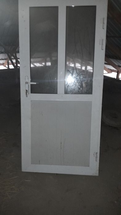 Akfa eshik sotiladi holati yaxshi. Kelishib beramiz