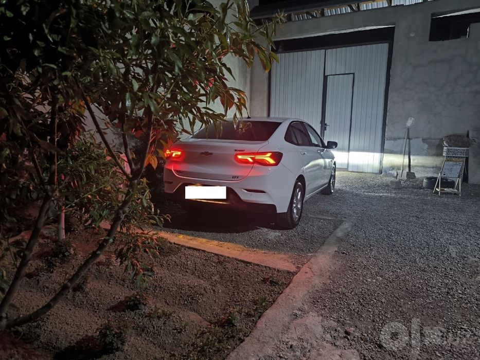 Onix, 4-pozitsia, 2025 yil. Rangi oq.