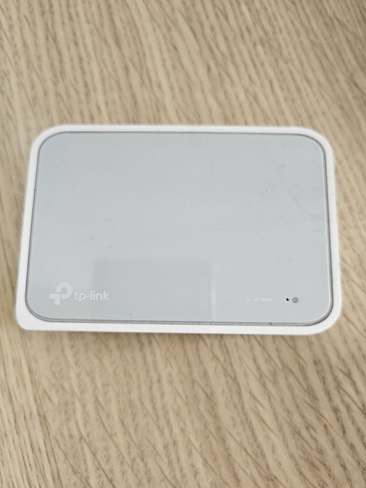 Коммутатор D-Link DES + TP-Link TL +провода