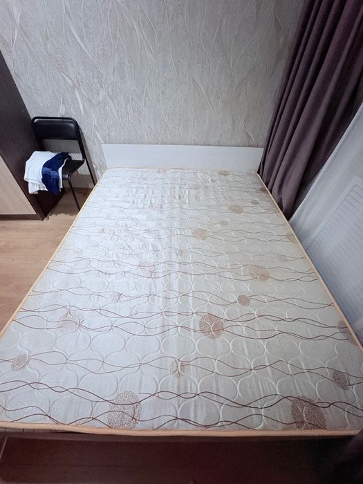 Продам двуспальную кровать