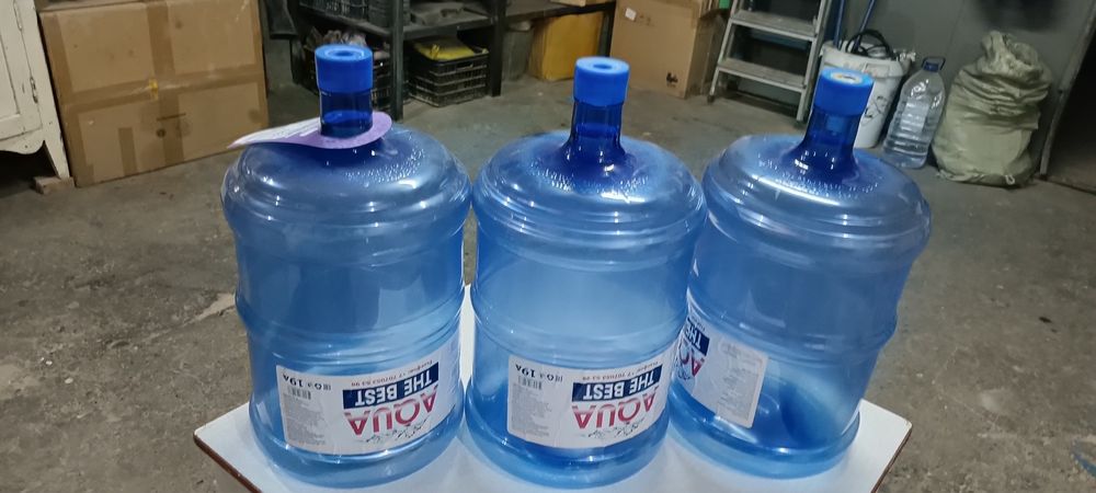 Продам бутыли для воды 19 литров