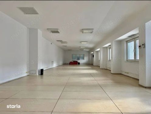 Casa individuala 7 camere+ apartament, 5 locuri de parcare. Sagului