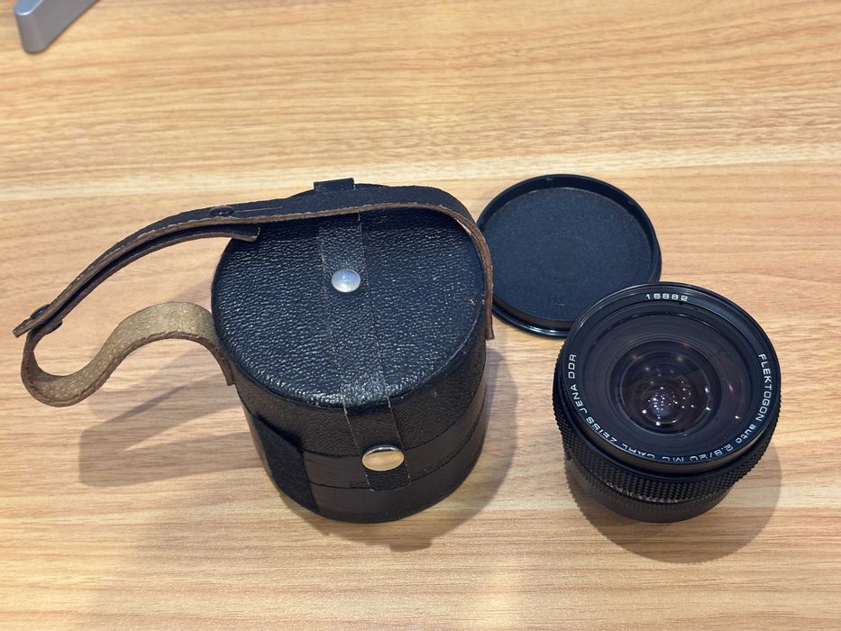 Carl Zeiss Jena DDR Flektogon 20mm f/2.8 MC M42