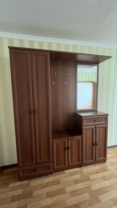 Срочна продам шкаф для прихожей
