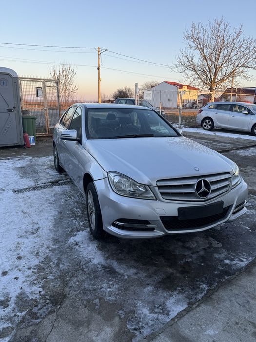 Dezmembrez  c class w204 2.2 cdi punte stop far capota bara aripa