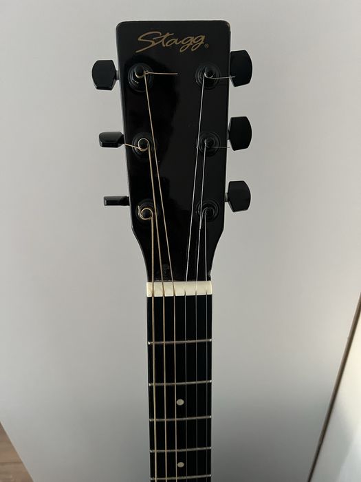 Електро акустична китара Stagg с нови струни D'addario 9ки