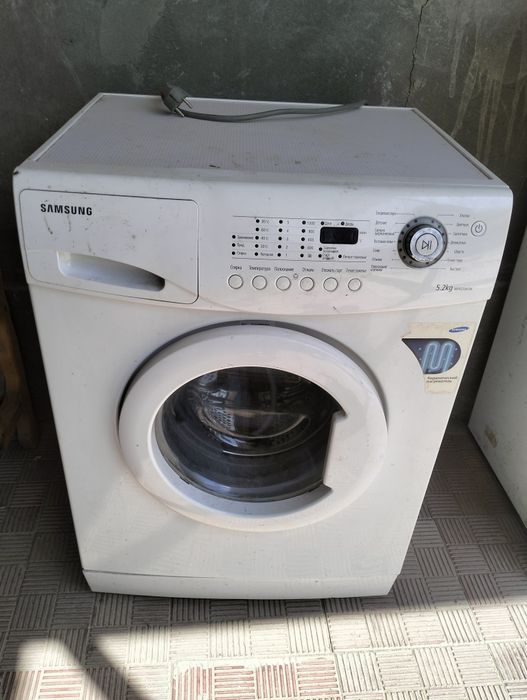 Avtomat kir moshina sotiladi 2xil biri Samsung ikkinchisi indeset