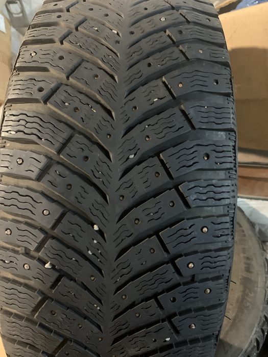 Продам зимне шины 215/55R17 комплек 40к