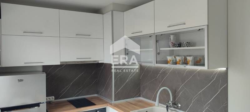 Тристаен, изцяло южен апартамент след основен ремонт в кв."Владиславов