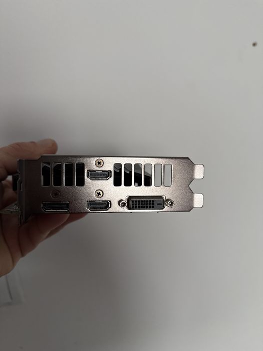 Vand placa video (GTX 1660 Ti 6GB)