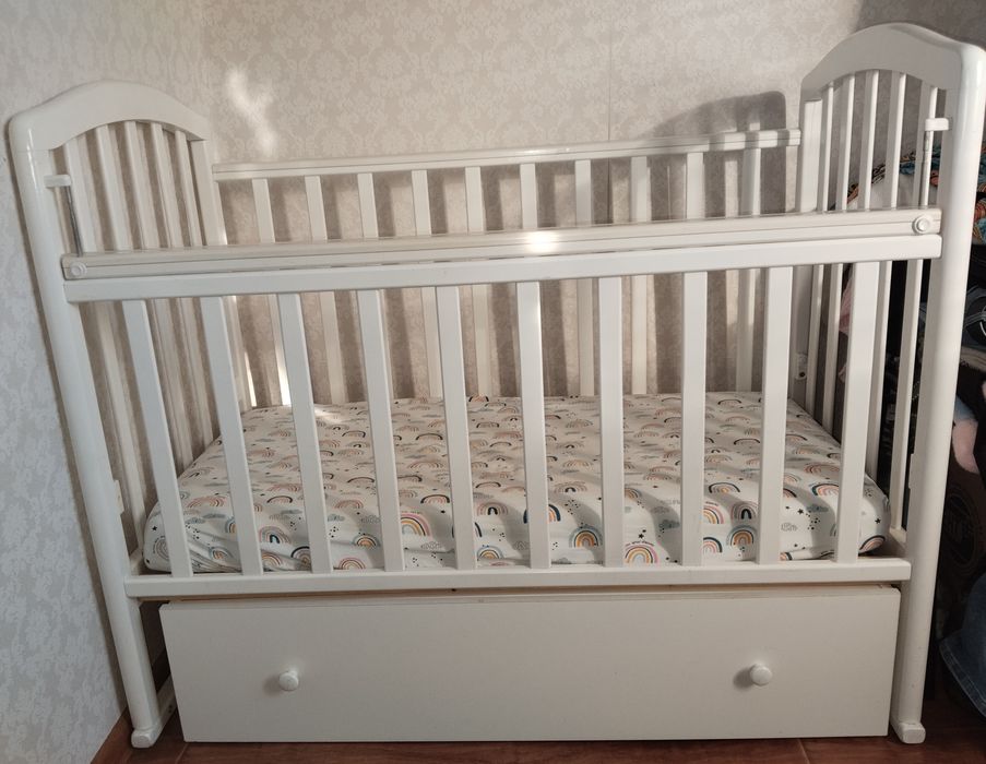 Продам детскую кровать с матрасом