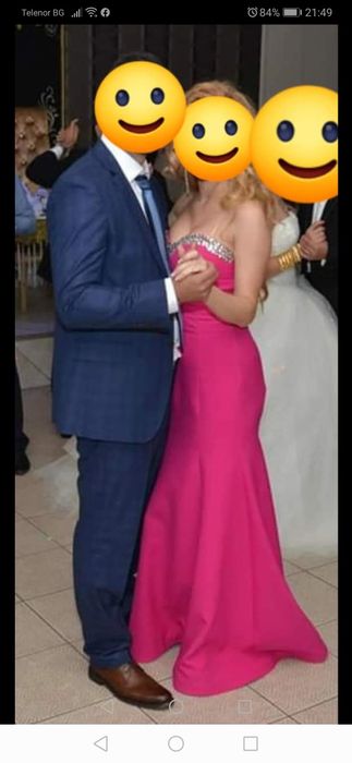 Официална рокля.