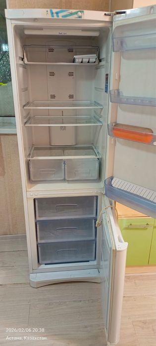 Продам холодильник Indesit