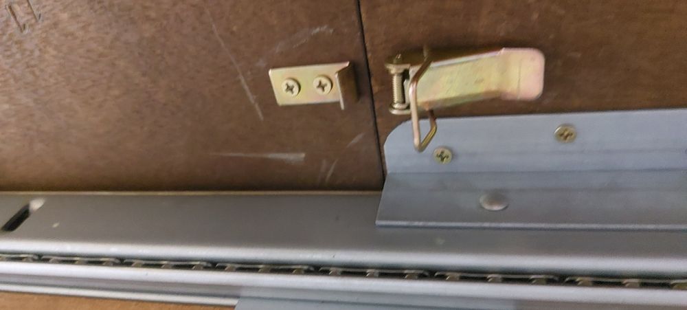 Продам стол овальный ( пр. Малайзия)