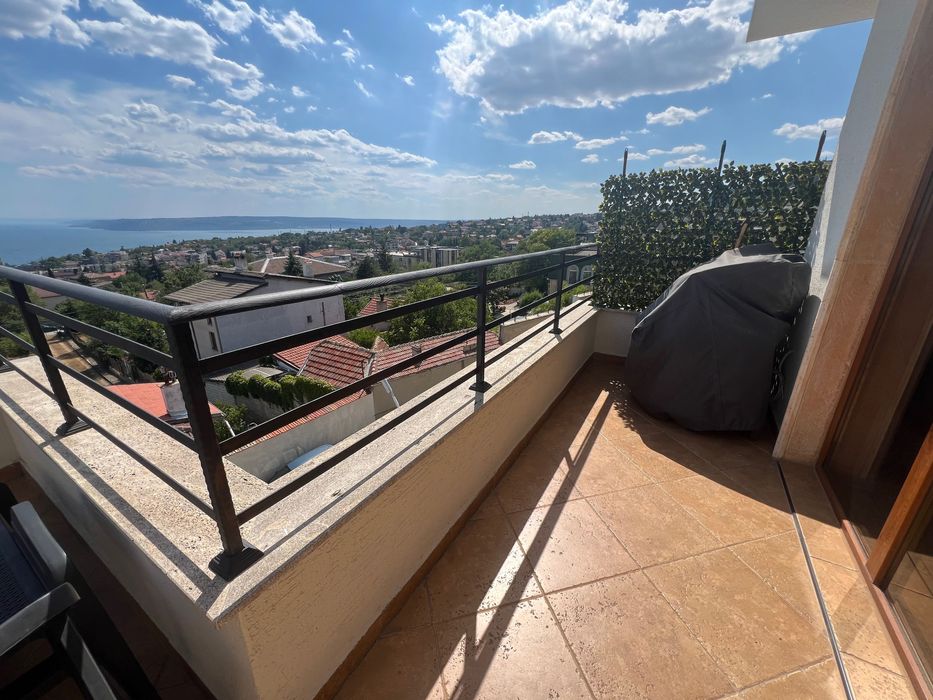 Продавам парапет от ковано желязо.