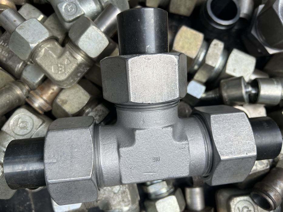 Stoc racorduri, nipluri, fitinguri, conectori metalici NOU