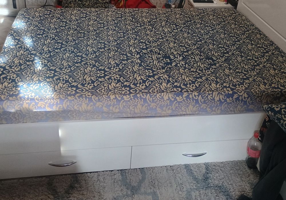 Кровать спальная