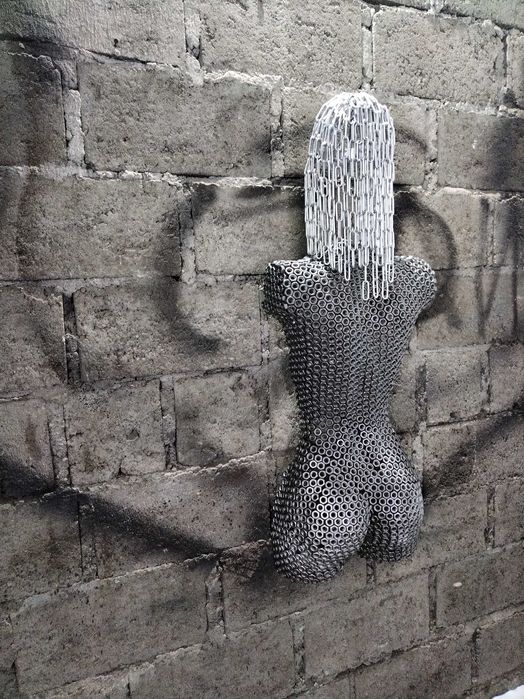 Скульптура из гаек (девушка)