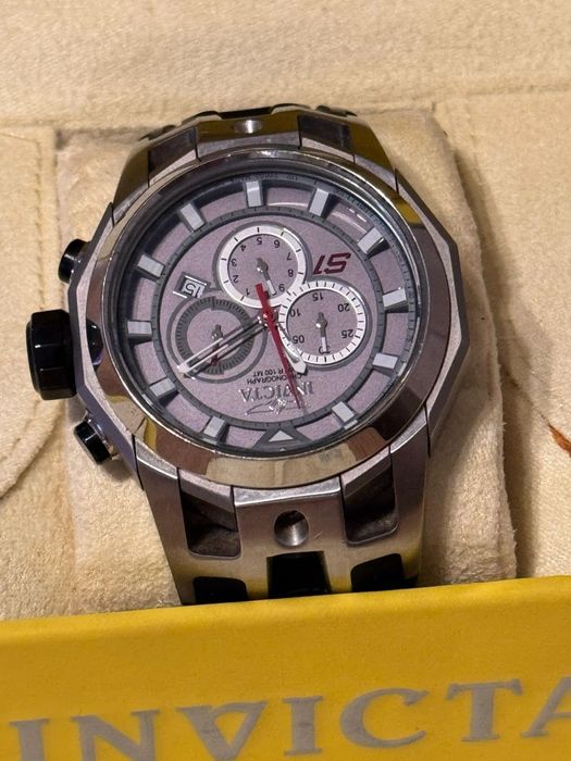 Произведен в Швейцария Часовник Invicta без забележки коледен подаръ