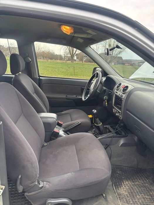 Isuzu DMX  autoutilitară