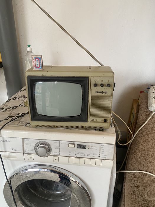 Телевизор ретро переносной.