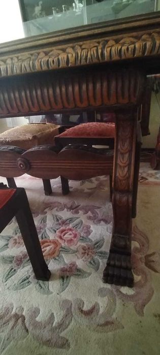 Masă din lemn masiv din nuc stil florentin secolul XIX