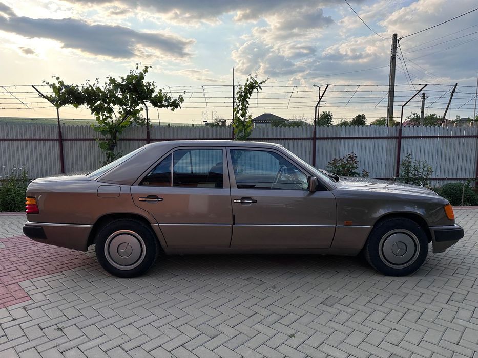 Mercedes-Benz E-Class 1990 benzină, 8.571 € — imagine 4
