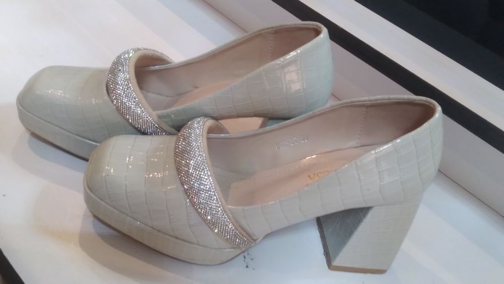 Bundan keyin kiyolmayotganim uchun sotmoqdaman