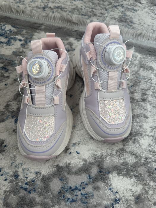 Продам кроссовки на девочку