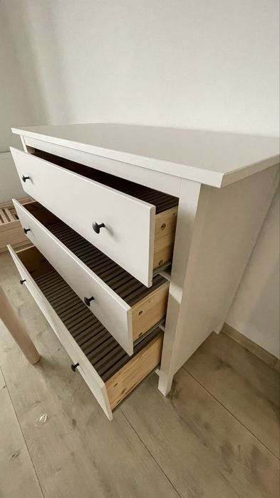 Execut lucrari de montaj mobilier/ reparatii mobila