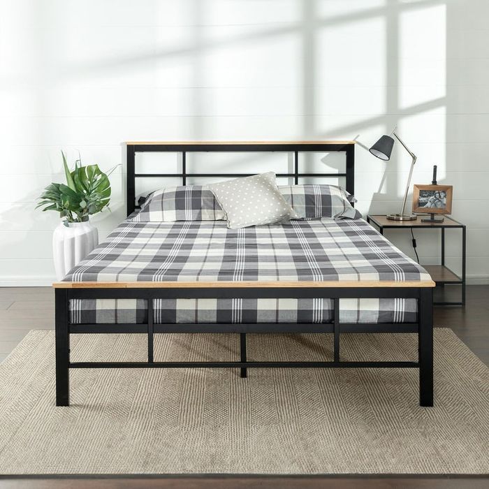 Кровать классическая для спальни в стиле лофт