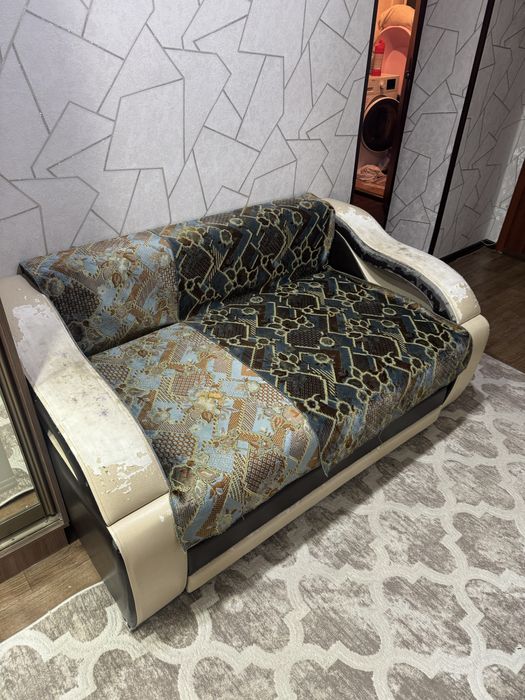Продам диван с креслой