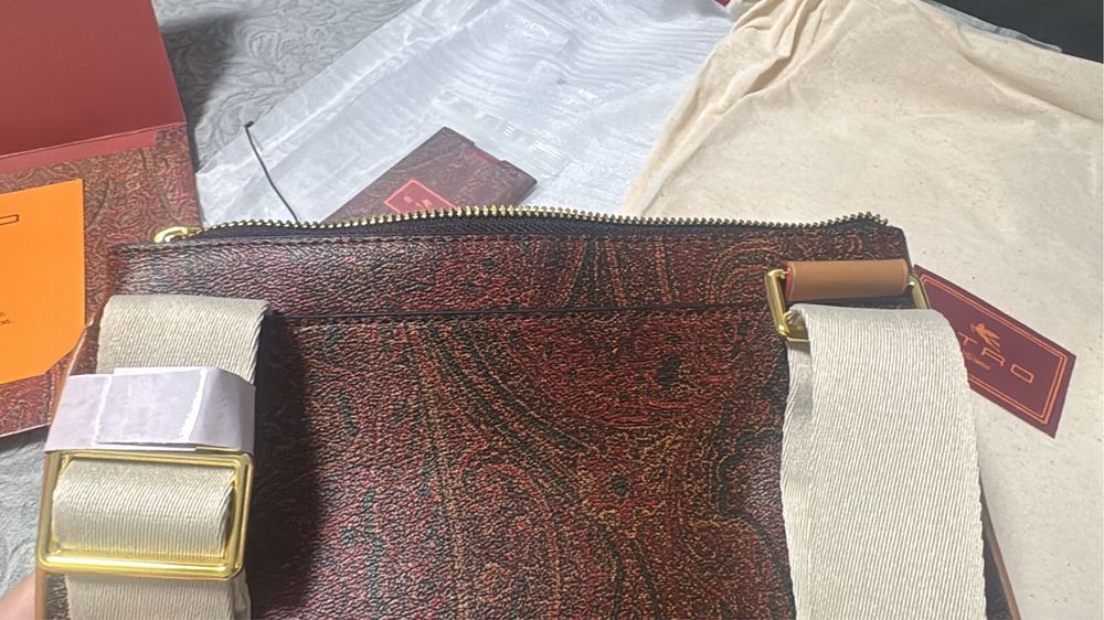 Продам барсетку ETRO